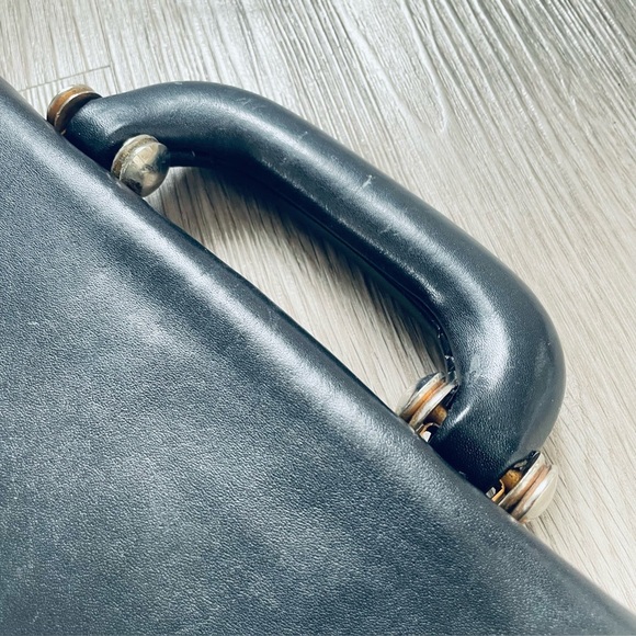 CARTIER BLACK LEATHER VINTAGE TOTE BAG GOLD TONE HARDWARE THE IS CARTIER - Picture 6 of 17